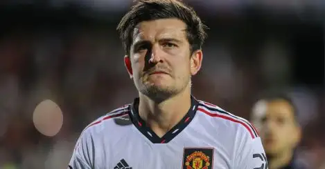 ‘It is a disaster’ – Ex-Man Utd man defends Maguire and slams outspoken Keane