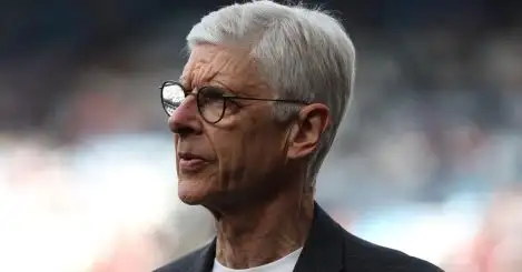 Arsenal legend disagrees with Arsene Wenger on Premier League title chances