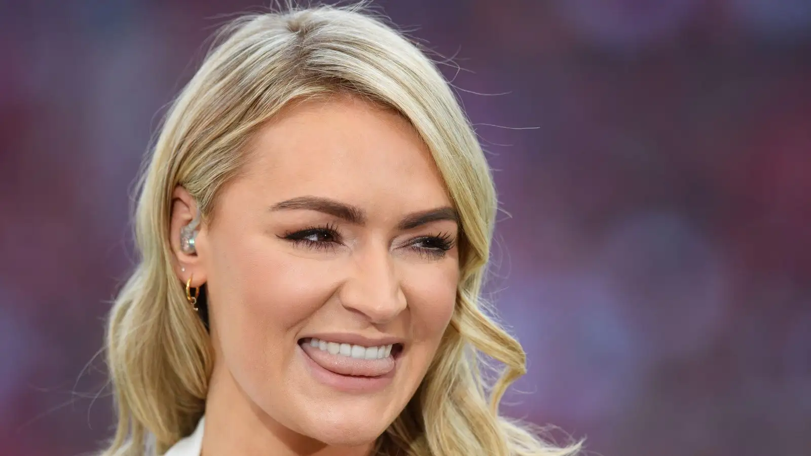 Gary Neville responds to ‘cheeky’ Laura Woods jibe over Cristiano Ronaldo phone calls