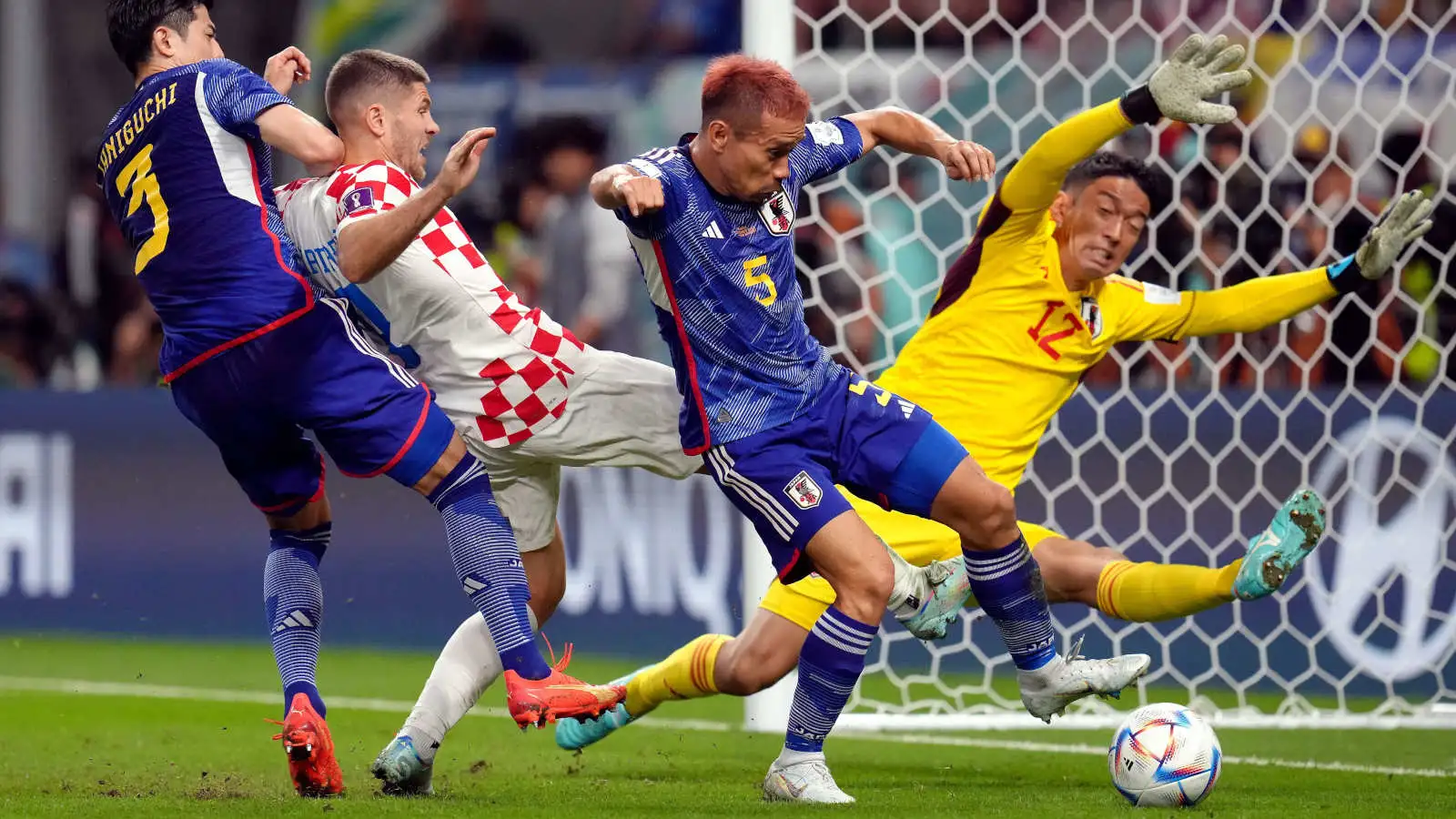 Japan defending against Croatia at the 2022 FIFA World Cup