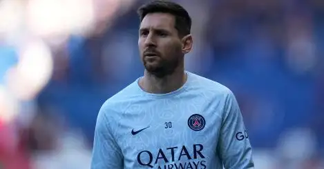 Boxer Alvarez threatens Messi over World Cup jersey 'insult'