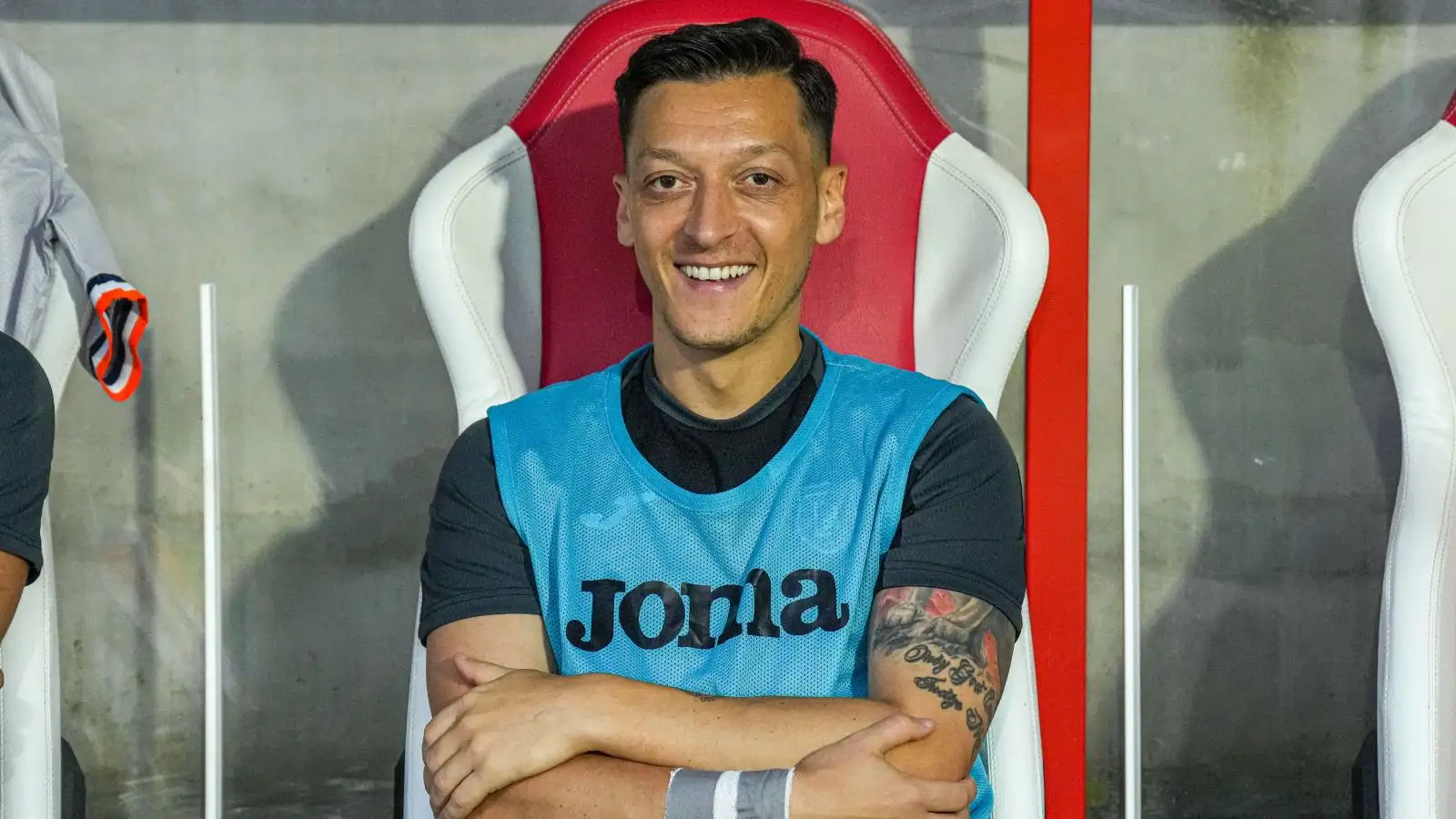 'Bottle job FC is back' - Mesut Ozil mocks wasteful Tottenham; second Arsenal icon says Spurs are 'back in their place' 4 c?url=https%3A%2F%2Fd2x51gyc4ptf2q.cloudfront.net%2Fcontent%2Fuploads%2F2022%2F12%2F11135546%2FMesut Ozil Basaksehir F365