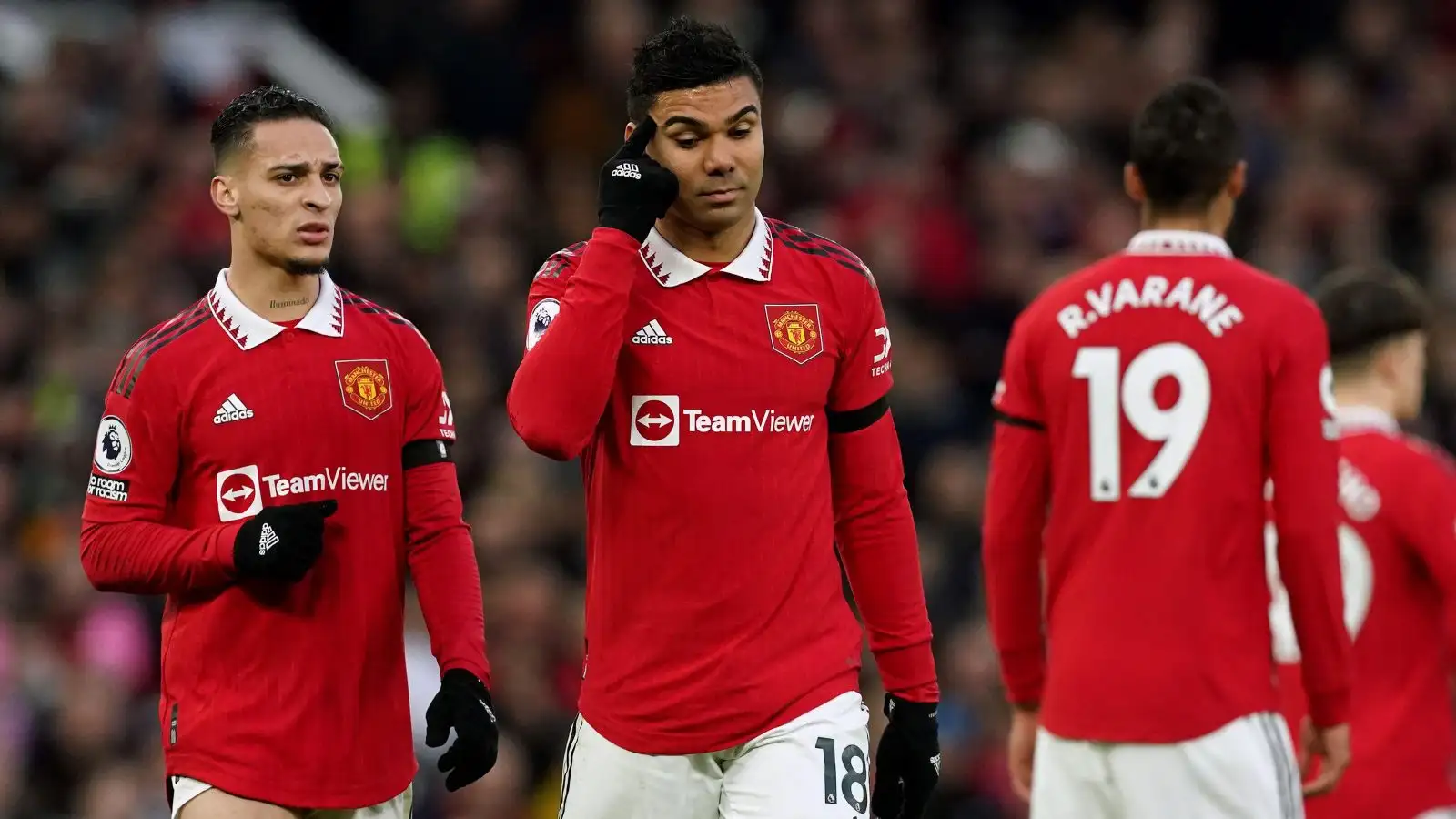 Man Utd midfielder Casemiro points to his head