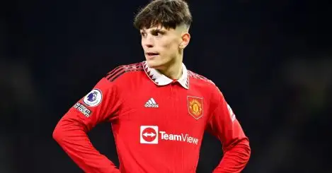 Ten Hag enjoying task of developing ’emotional’ Man Utd starlet; doubts trio will be fit to face Barca