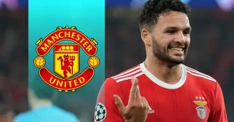 Journalist pours cold water on Man Utd links to €120m striker and reveals Ten Hag ‘obsession’