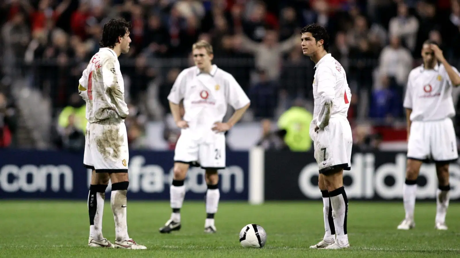 Man Utd duo Cristiano Ronaldo and Ruud van Nistelrooy look dejected