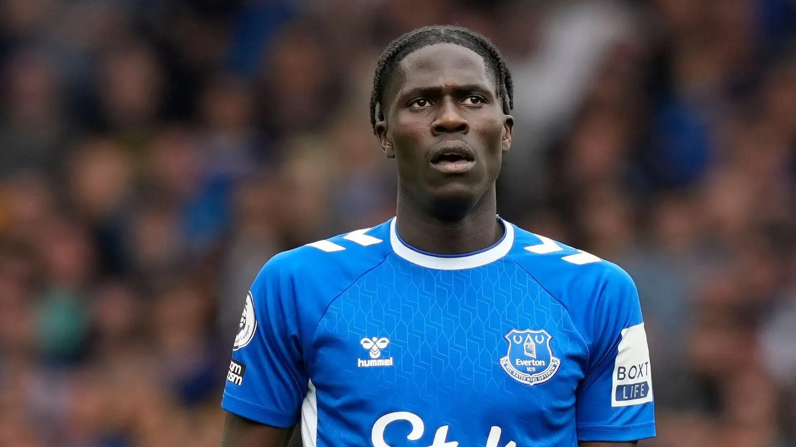 Amadou Onana drops back in three-way race for Arsenal after Man Utd washout