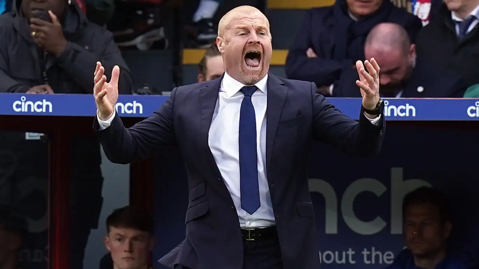 Sean Dyche shouts at his Everton players during the draw at Crystal Palace.