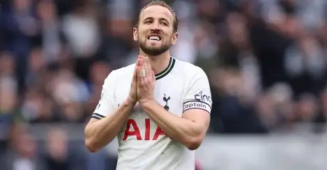 Harry Kane drops hint he will turn down a transfer to Man Utd and stay at Tottenham