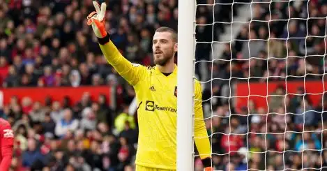 De Gea ‘agrees new deal’ but could still lose Man Utd starting spot; Henderson doubts emerge