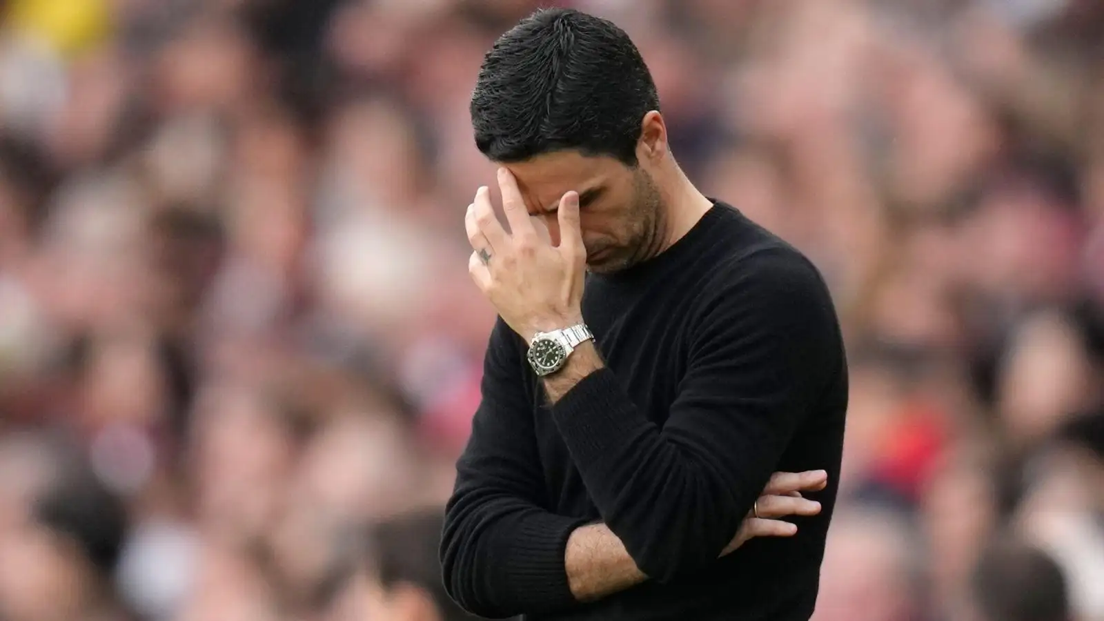 Mikel Arteta looks dejected during Arsenal vs Brighton