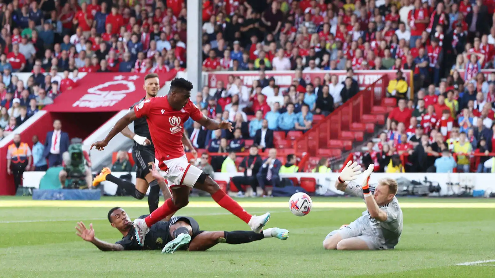Taiwo Awoniyi scores for Nottingham Forest vs Arsenal in the Premier League