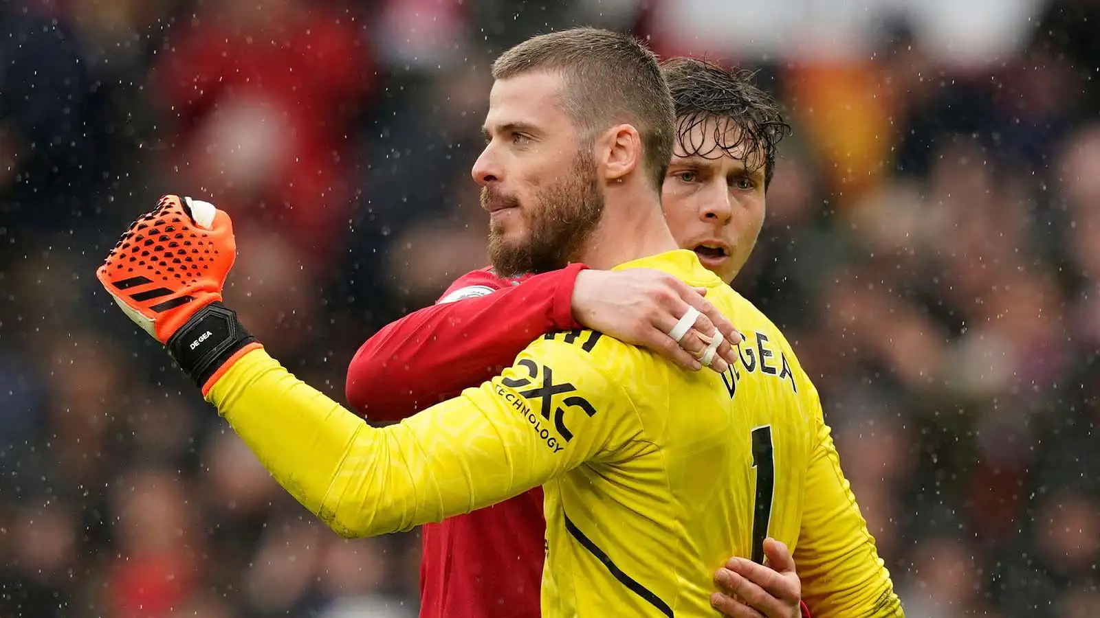 David De Gea of Manchester United reacts with Victor Lindelof of Manchester United at the final whistle during the Premier League match at Old Trafford