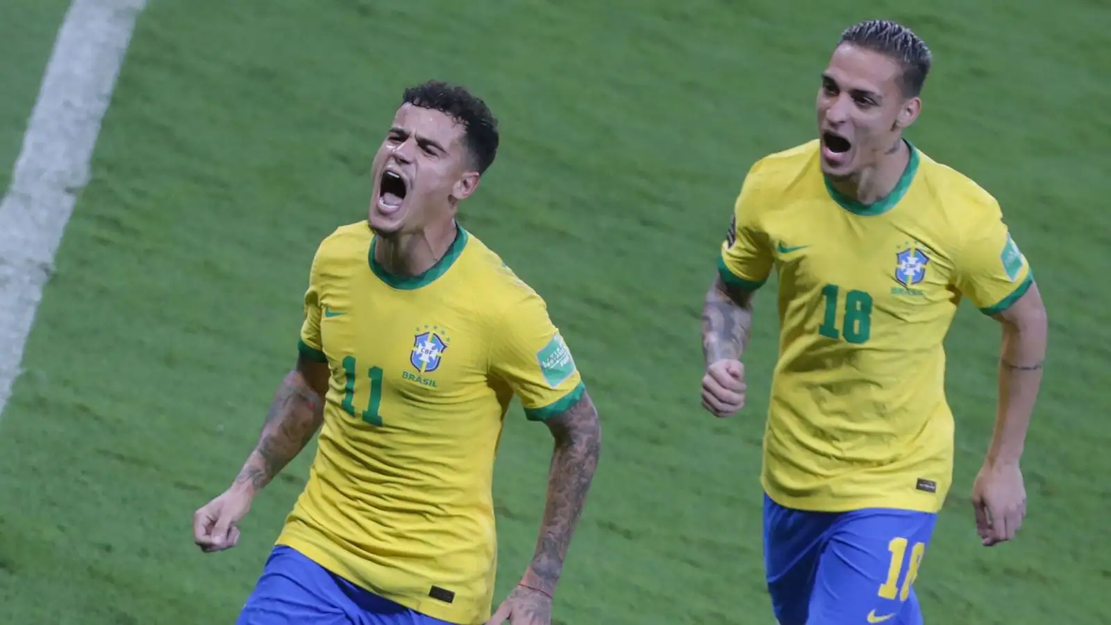 Philippe Coutinho và tiền đạo Antony của Man Utd ăn mừng