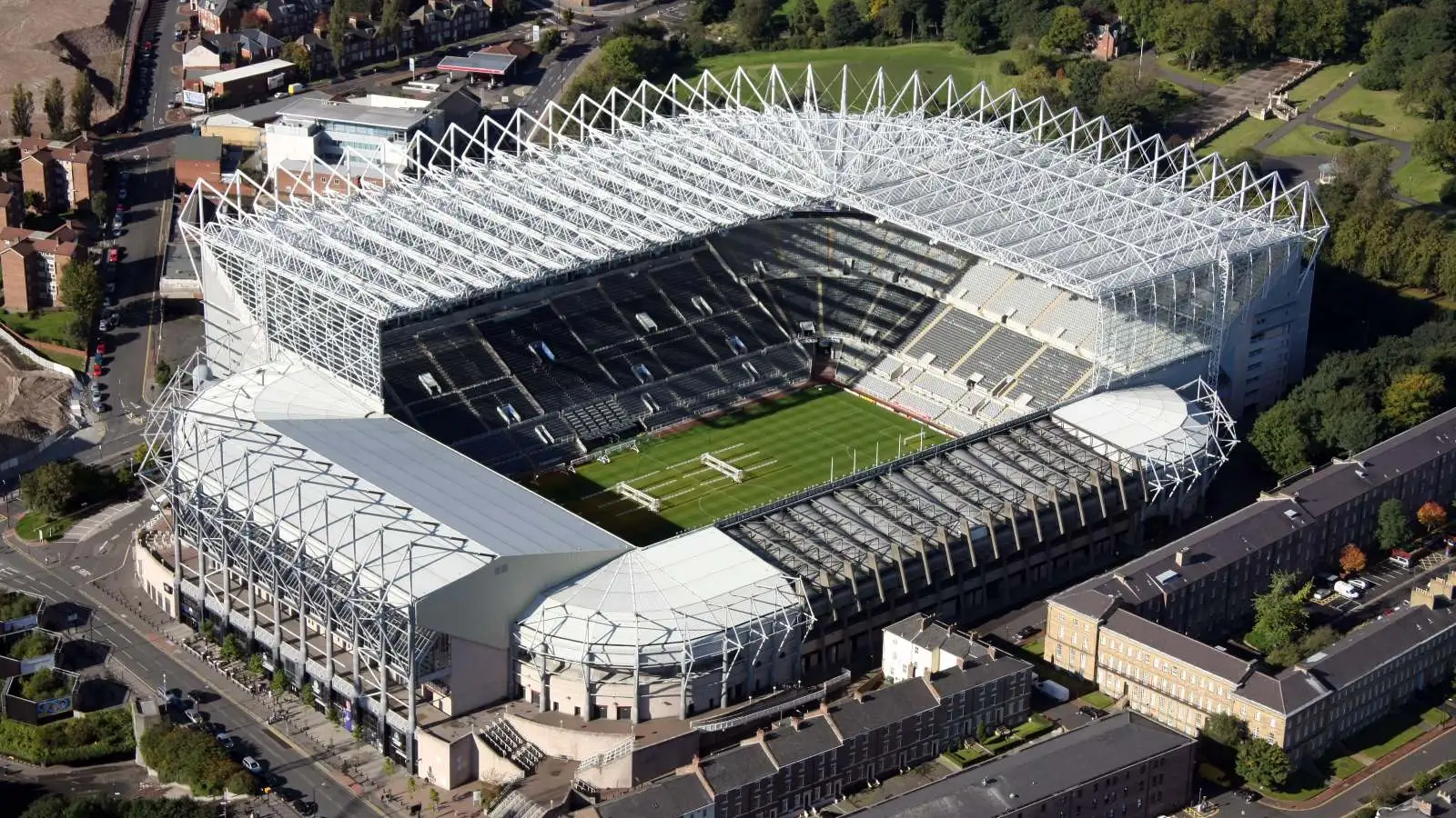 Newcastle: Ornstein reveals PIF's 'overdue payments' as 'unusual' situation has player agents 'in dark' 1 An airborne venerate of St James' Park.