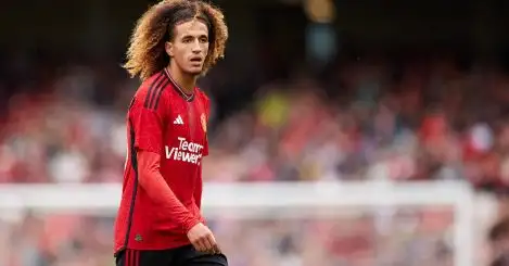 Dutchman snubs transfer after Man Utd ‘agreement’, while midfielder ‘now plans to stay’