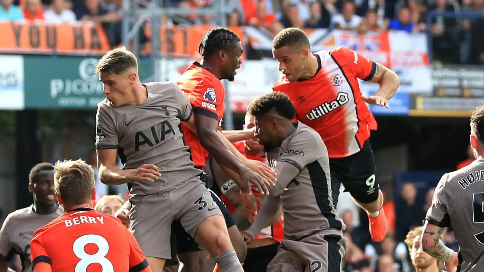 Luton Town 0-1 Tottenham: Micky van de Ven scores as 10-man Spurs beat  Hatters to move top of Premier League - Eurosport