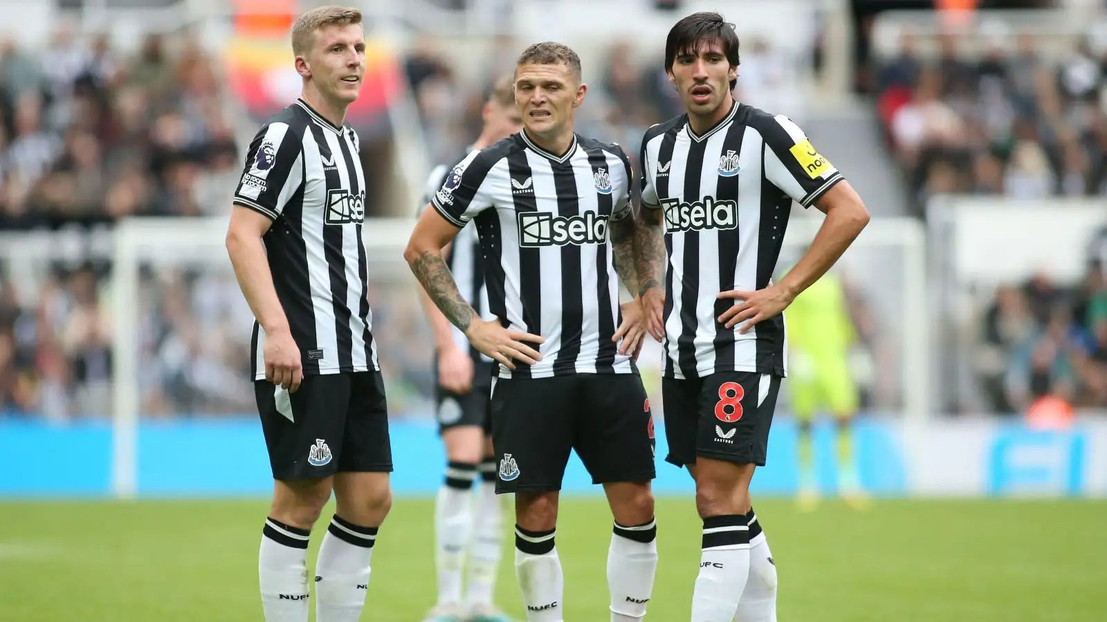 Newcastle United trio Sandro Tonali, Matt Targett and Kieran Trippier stand over a liberate-kick.