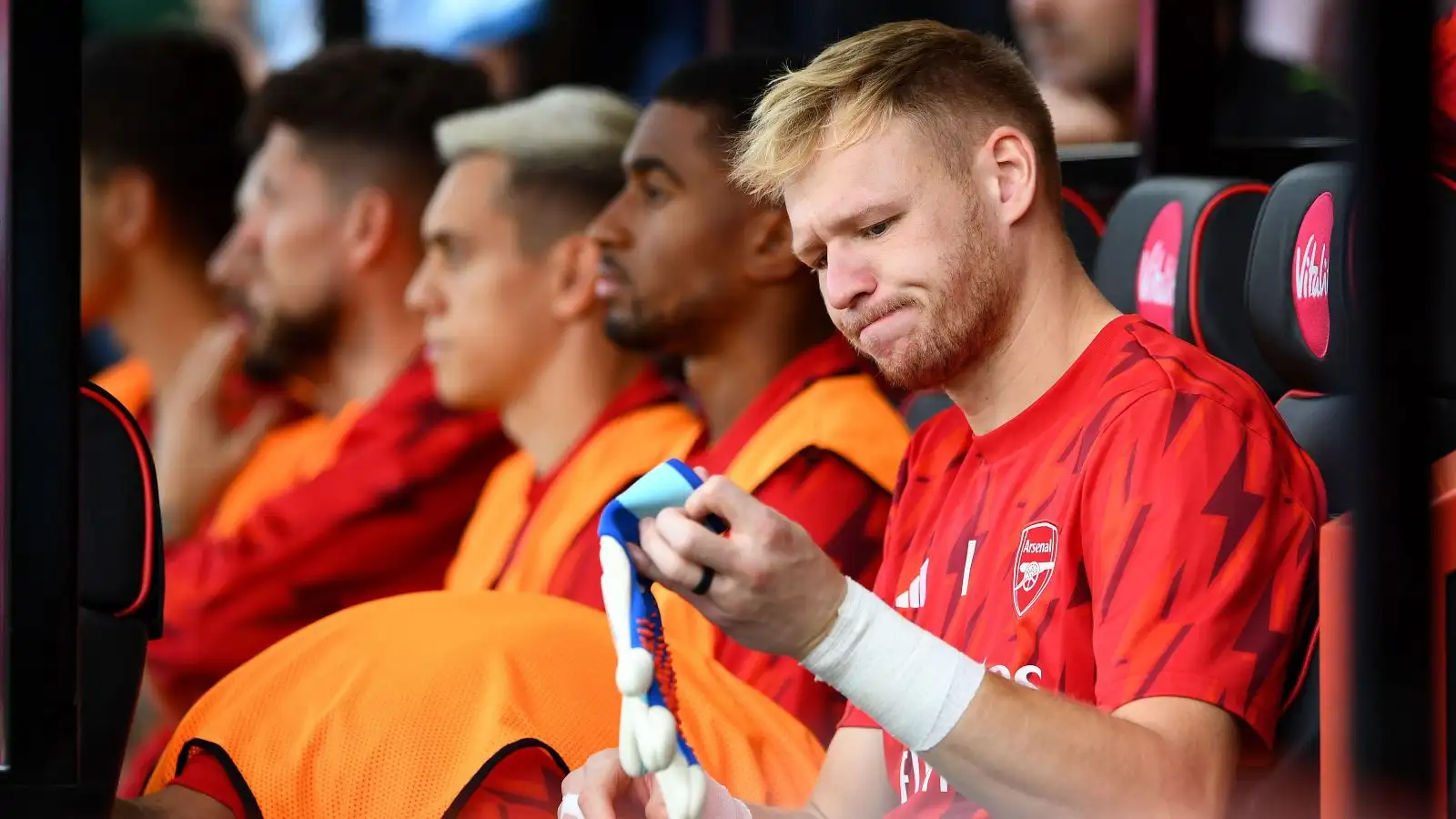 Arsenal goalkeeper Aaron Ramsdale on the bench