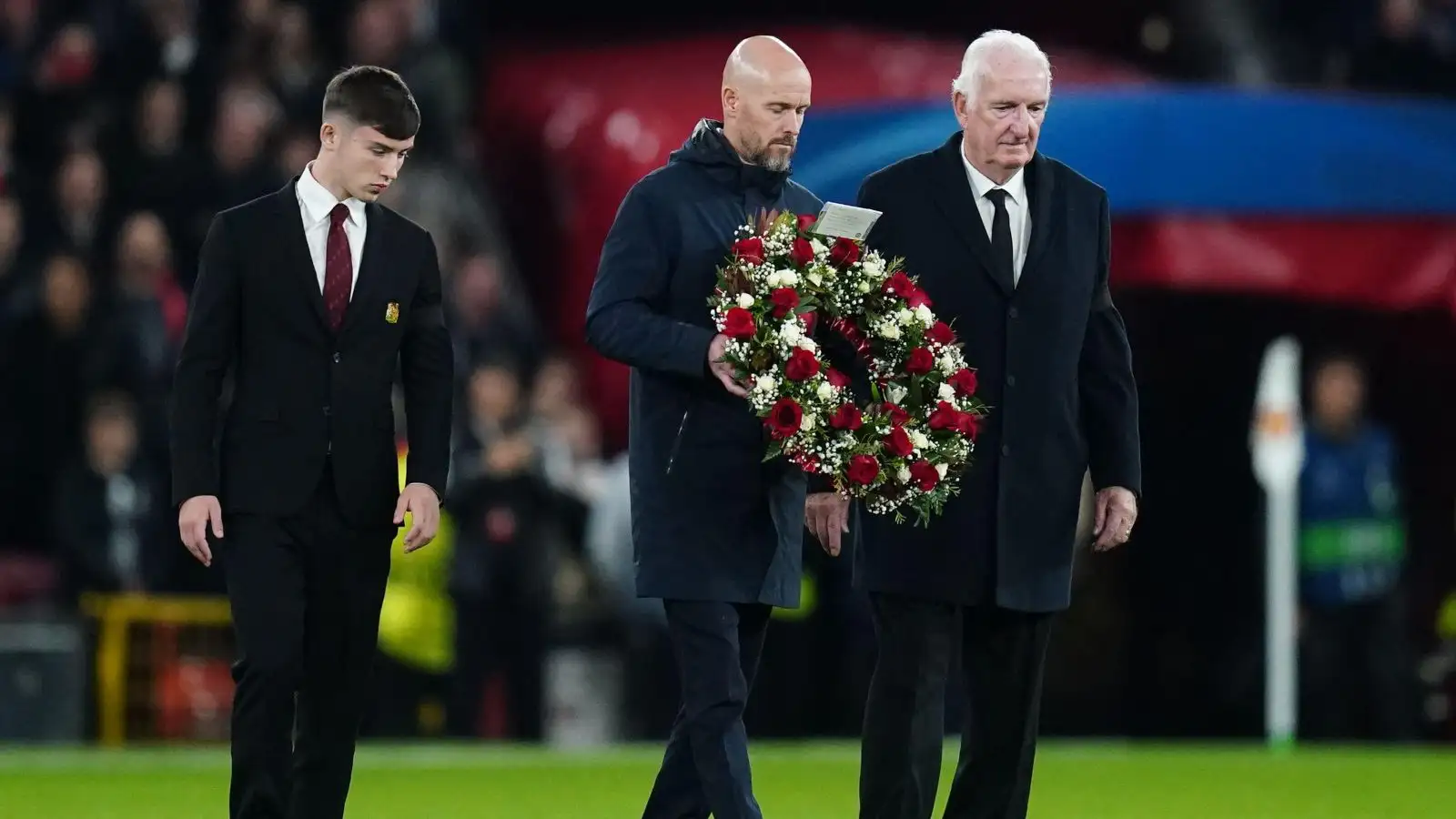 Manchester United boss Erik ten Hag (centre) lays a wreath in homage to Sir Bobby Charlton prior to a Victors League match.