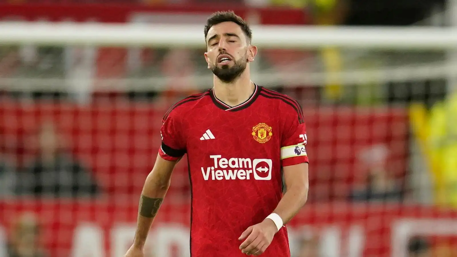 'Proud' Neville makes Liverpool, Antony bias clear; obvious new Manchester United captain emerges 1 Manchester United captain Bruno Fernandes reacts