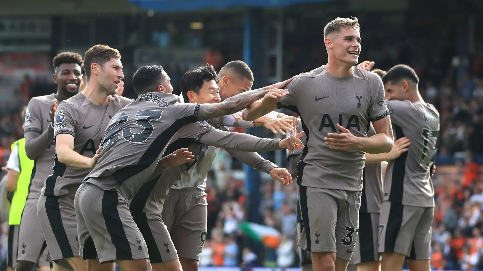 Man Utd: Ten Hag 'seriously questioned' for re-signing former player over £43m Tottenham star 5 c?url=https%3A%2F%2Fd2x51gyc4ptf2q.cloudfront.net%2Fcontent%2Fuploads%2F2023%2F11%2F02102621%2FTottenham star Van de Ven