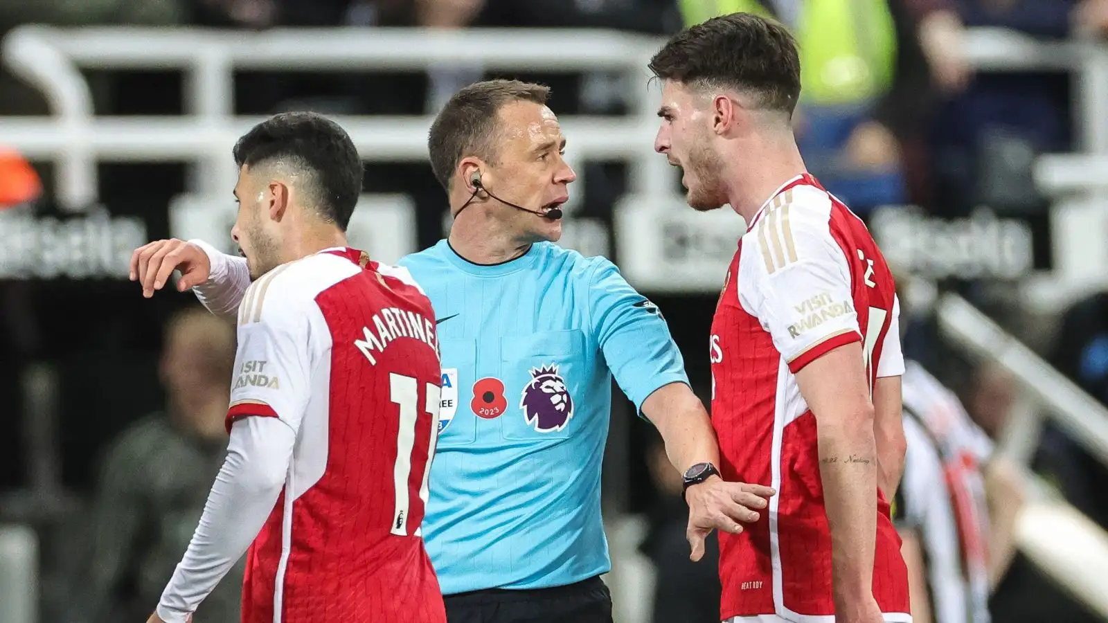 Arsenal had one shot on target; VAR is not the problem here 3 c?url=https%3A%2F%2Fd2x51gyc4ptf2q.cloudfront.net%2Fcontent%2Fuploads%2F2023%2F11%2F06141721%2FArsenal players complain to the referee