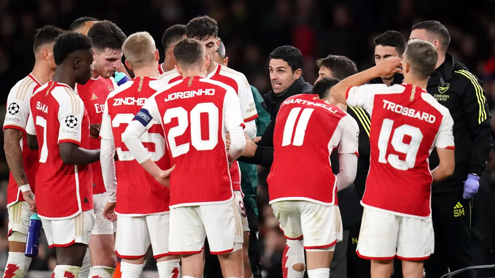 Medley manager Mikel Arteta confers his gamers a group talk during a match.