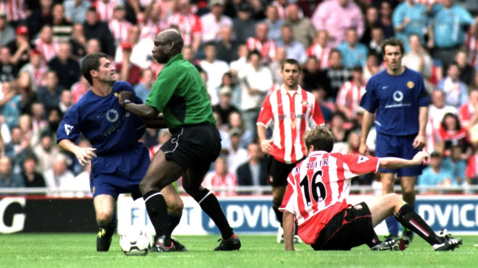 Former team-mate calls out Man Utd legend Keane for a 'fight' after branding him a 'clown' 5 c?url=https%3A%2F%2Fd2x51gyc4ptf2q.cloudfront.net%2Fcontent%2Fuploads%2F2023%2F11%2F20151458%2FRoy Keane Jason McAteer Man Utd F365