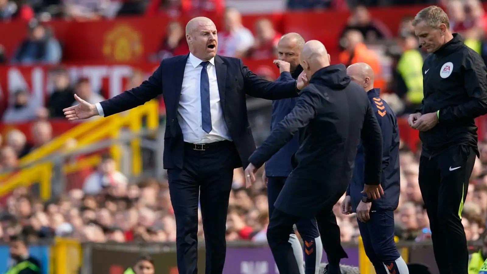 Cole makes Man Utd vs 'absolutely devastated' Everton prediction; gives Fernandes captain verdict 1 Sean Dyche and Male Utd peak pooches Erik 10 Hag