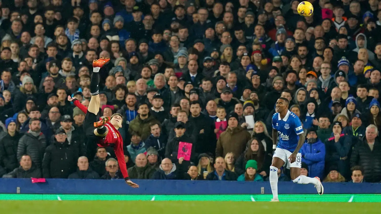 Alejandro Garnacho scores a bicycle-kick for Manchester United against Everton.
