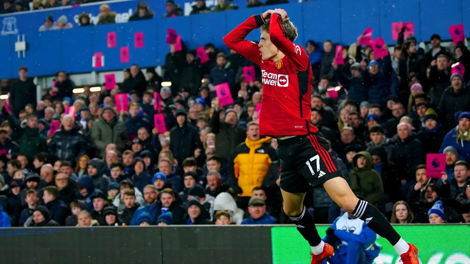 'Make your own name' - Garnacho criticised for 'celebrating like Cristiano' after 'great' overhead kick 1 Manchester United winger Alejandro Garnacho celebrates his ambition like Cristiano Ronaldo.