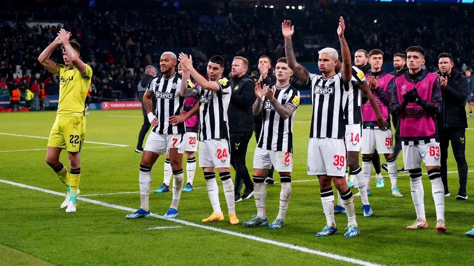 Newcastle players applaud the fans after drawing with Paris Saint-Germain