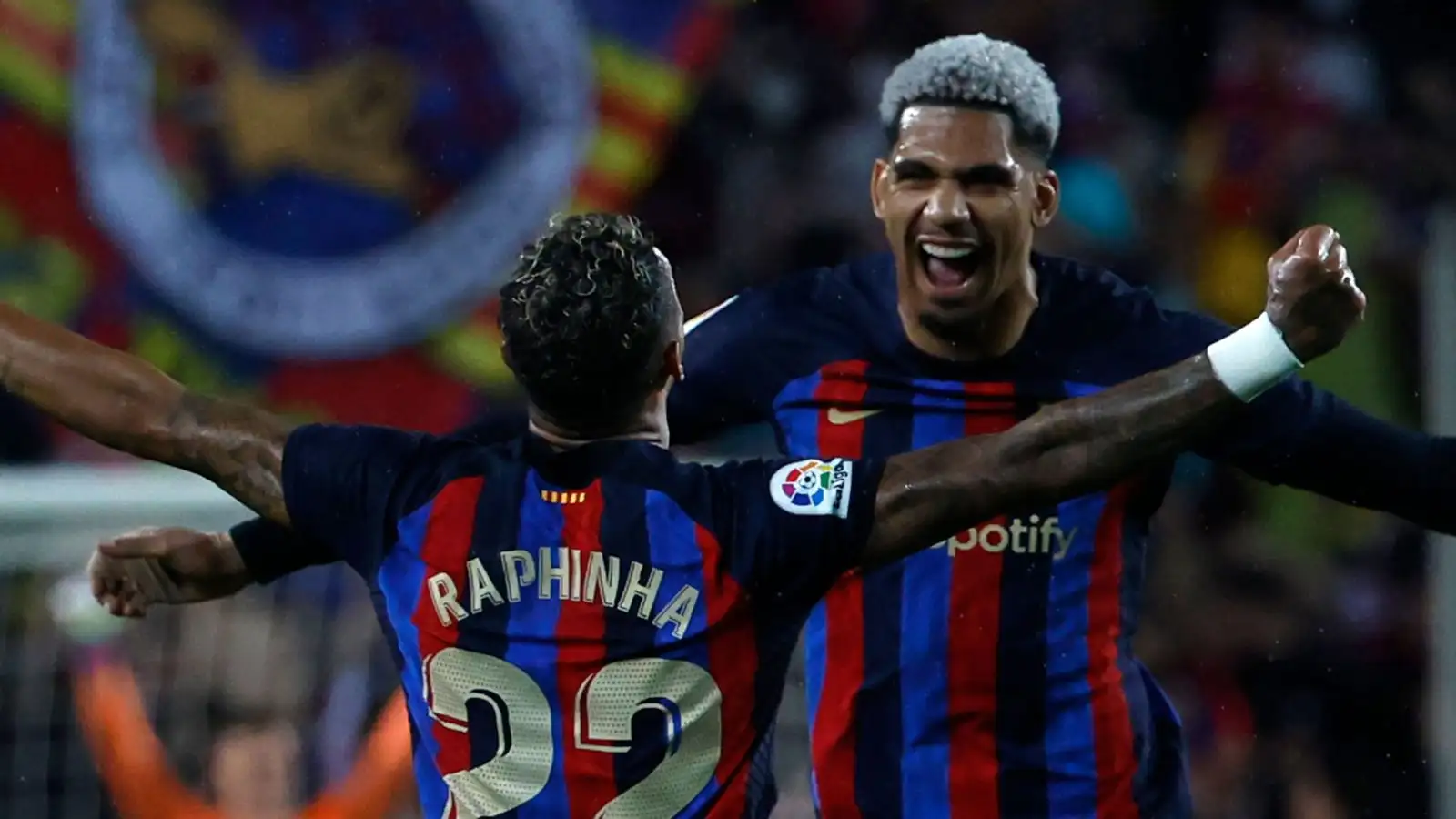 'Crazy' Man Utd 'offer' for €70m Barcelona star revealed after Ferdinand's 'risk your career' warning 2 c?url=https%3A%2F%2Fd2x51gyc4ptf2q.cloudfront.net%2Fcontent%2Fuploads%2F2023%2F12%2F15183130%2FBarcelona star Raphinha and Araujo