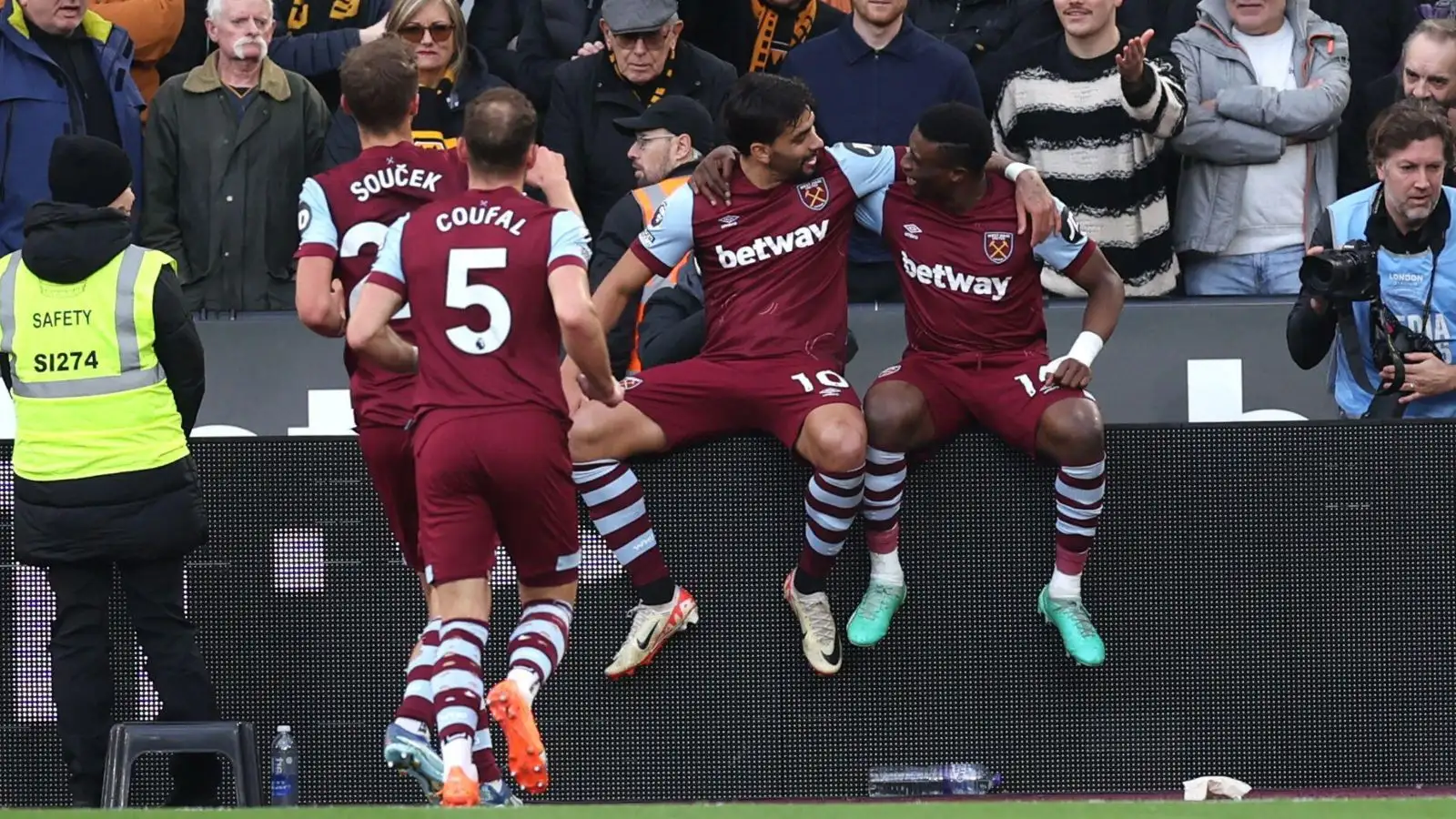 West Ham 3-0 Wolves: Paqueta gets hat-trick of assists as Moyes' men cruise to victory 3 c?url=https%3A%2F%2Fd2x51gyc4ptf2q.cloudfront.net%2Fcontent%2Fuploads%2F2023%2F12%2F17153534%2FMohammed Kudus Lucas Paqueta West Ham F365
