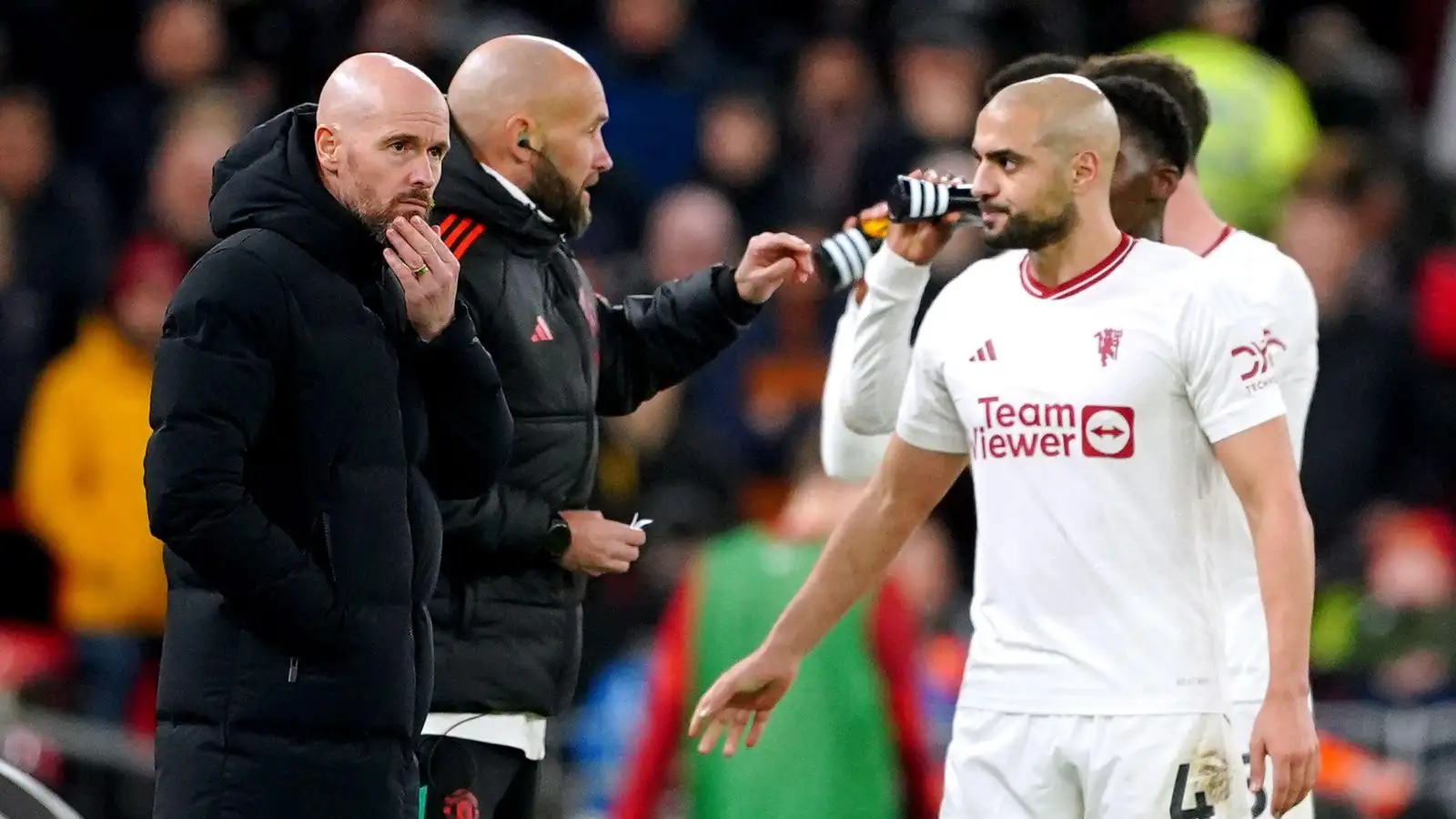 Tiền vệ Sofyan Amrabat của Manchester United với Erik ten Hag