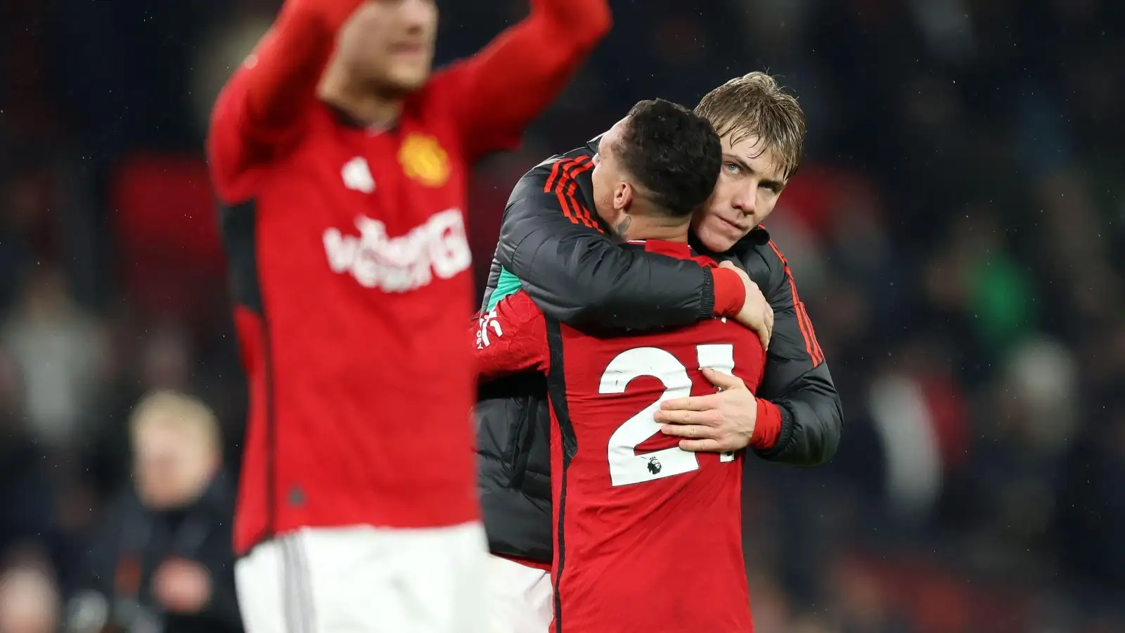 Pundit urges Man Utd fans to give 'more stick' to sextet being outperformed  by 'flaky' Arsenal man