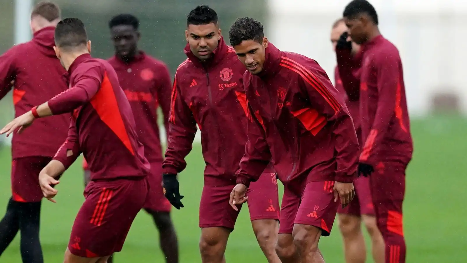 €35m Man Utd star offers 'surprise immediate solution' to European giants with shock 'return' mooted 4 c?url=https%3A%2F%2Fd2x51gyc4ptf2q.cloudfront.net%2Fcontent%2Fuploads%2F2023%2F12%2F20115705%2FMan United duo Varane and Casemiro