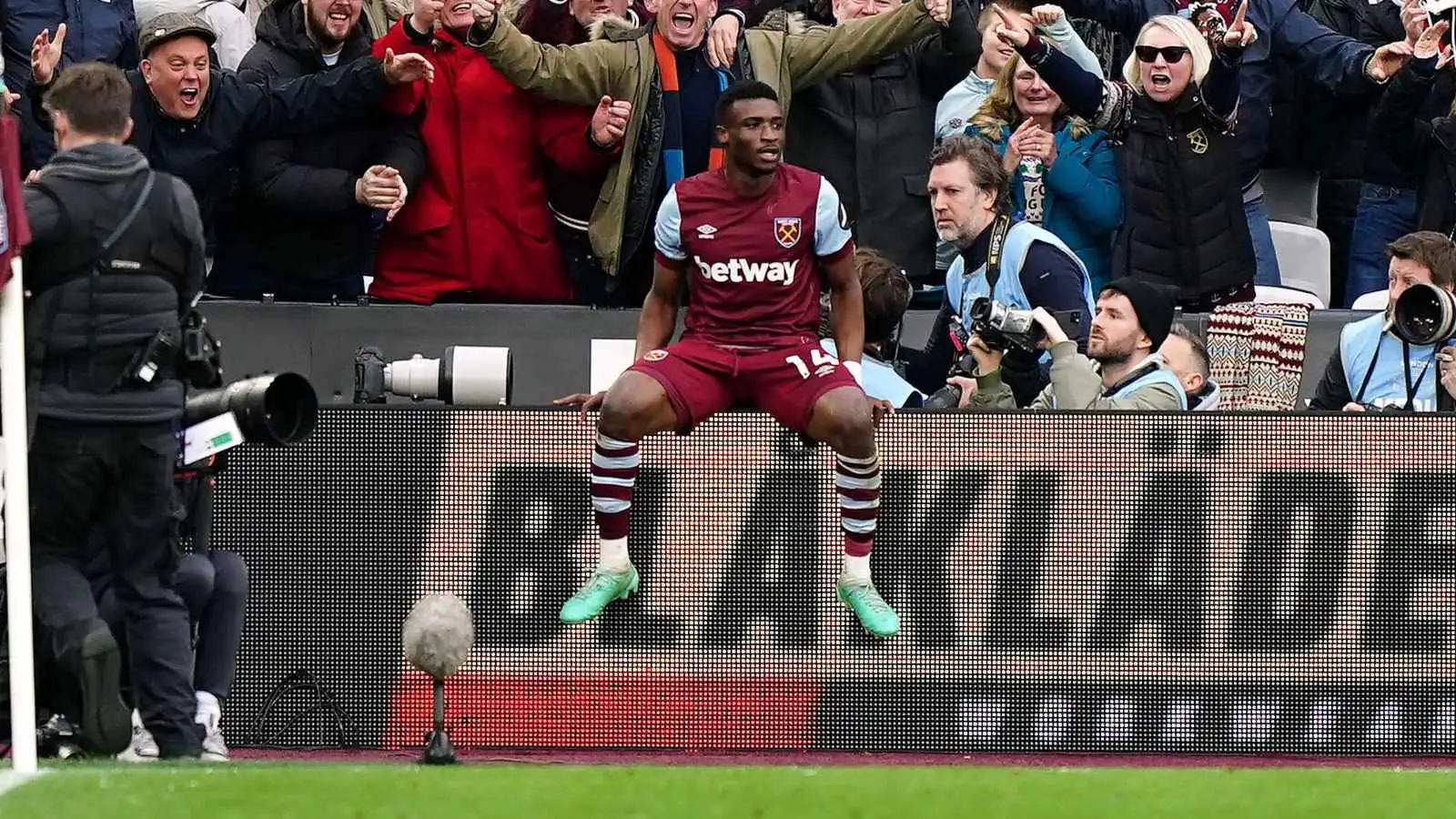 West Ham 2-0 Man Utd: Ten Hag sack talk to start again as Bowen, Kudus inflict another painful blow 2 c?url=https%3A%2F%2Fd2x51gyc4ptf2q.cloudfront.net%2Fcontent%2Fuploads%2F2023%2F12%2F23142219%2FKudus scores for West Ham