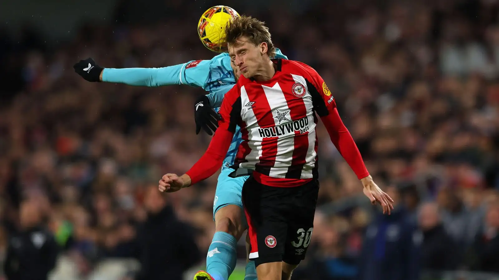 Brentford gamer Mads Roerslev and also Wolves' Matt Doherty compete in an aerial duel.