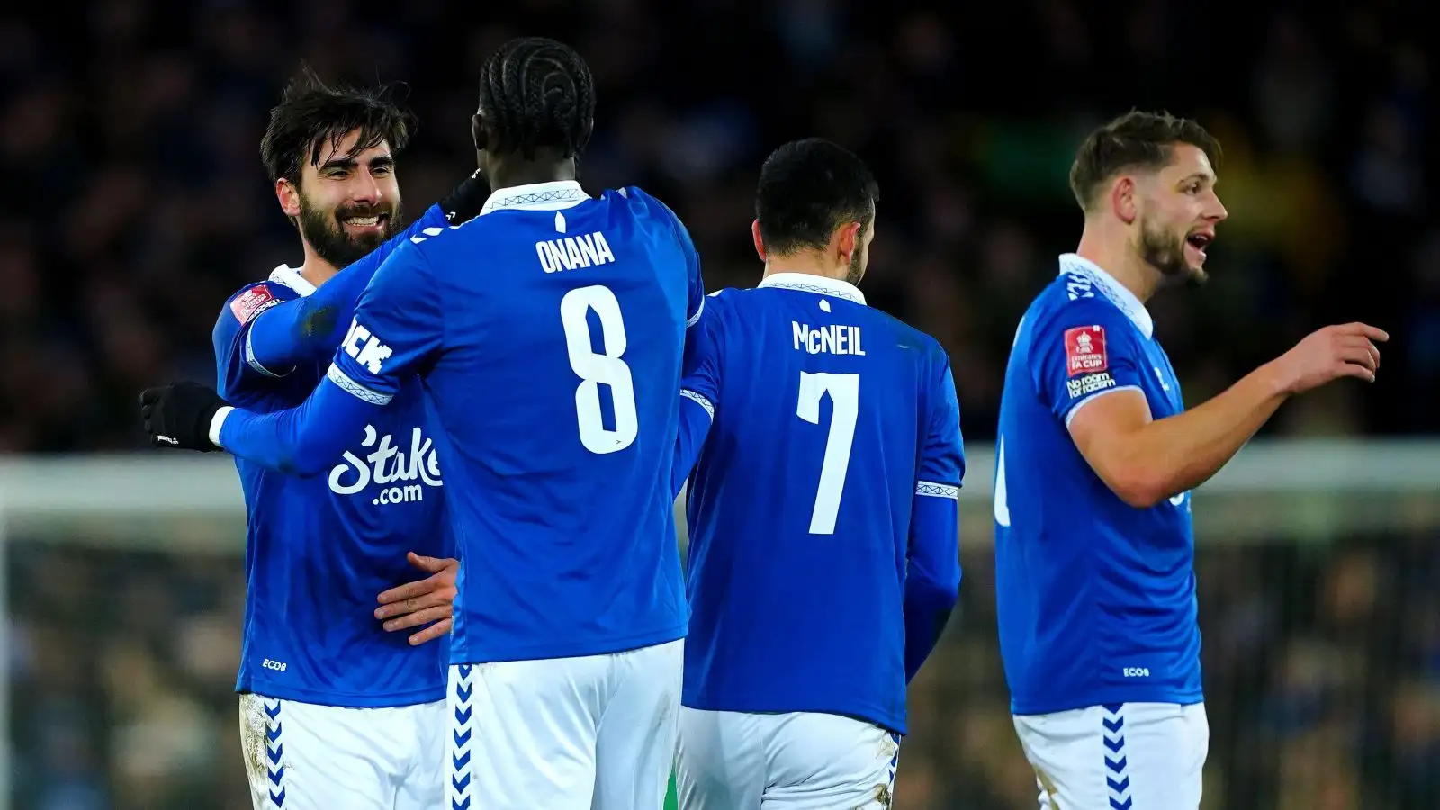 Everton midfielder Andre Gomes celebrates his urge.