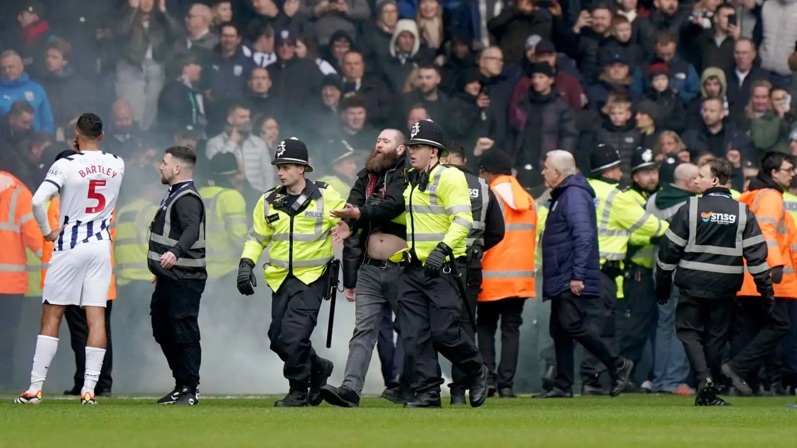 West Brom v Wolves suspended due to crowd trouble; players removed children from stands 6 c?url=https%3A%2F%2Fd2x51gyc4ptf2q.cloudfront.net%2Fcontent%2Fuploads%2F2024%2F01%2F28145018%2Fwest brom wolves january 2024 1