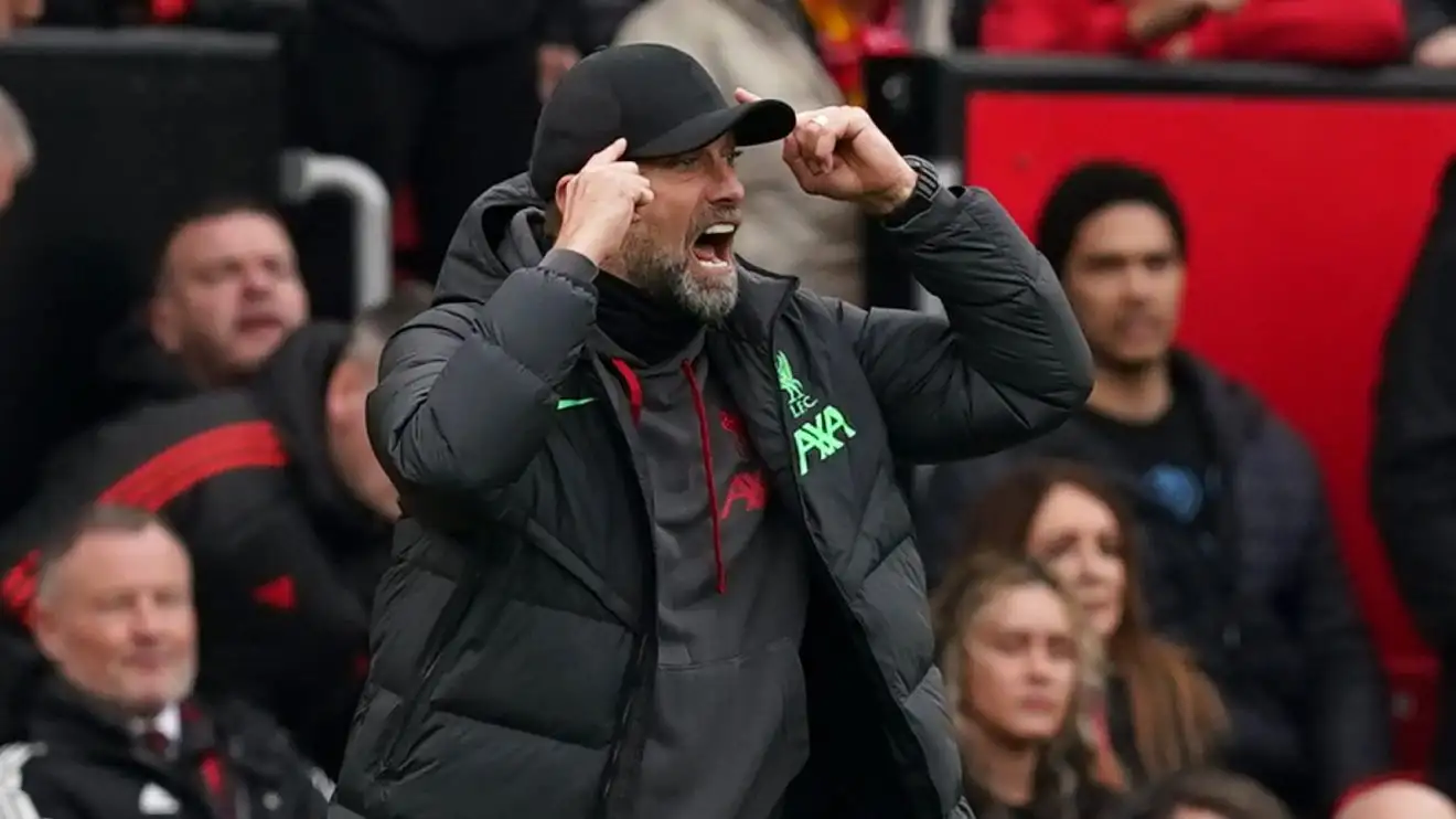 Jurgen Klopp reacts on the touchline during Manchester United v Liverpool