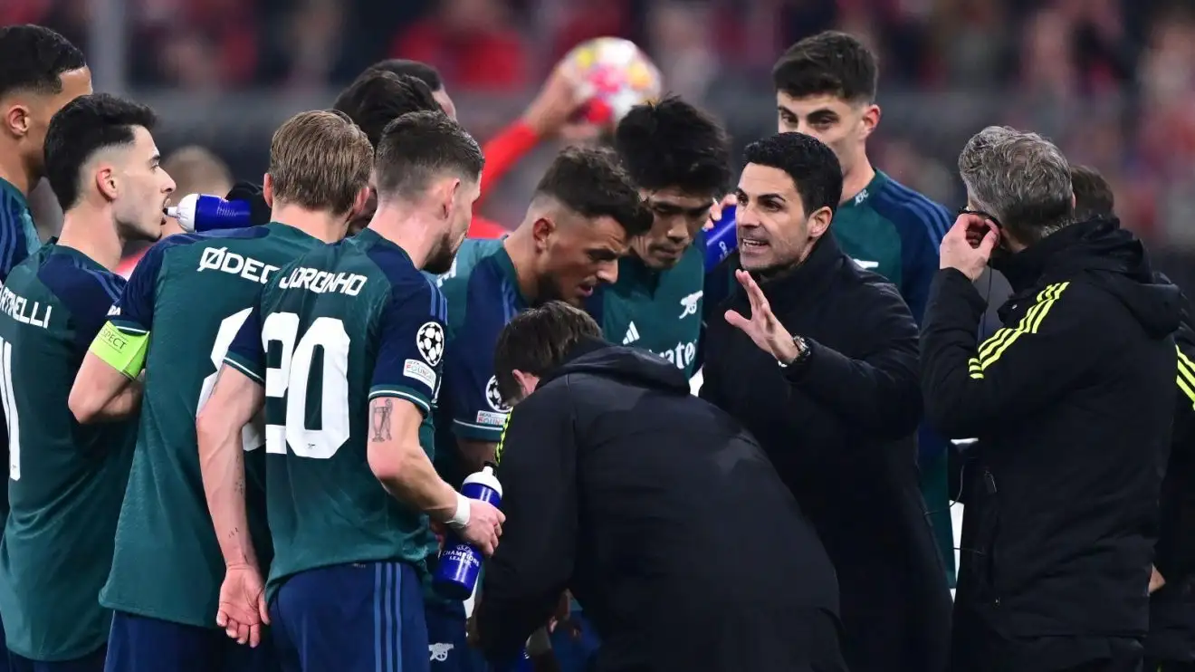 Mikel Arteta talks to his Toolbox players