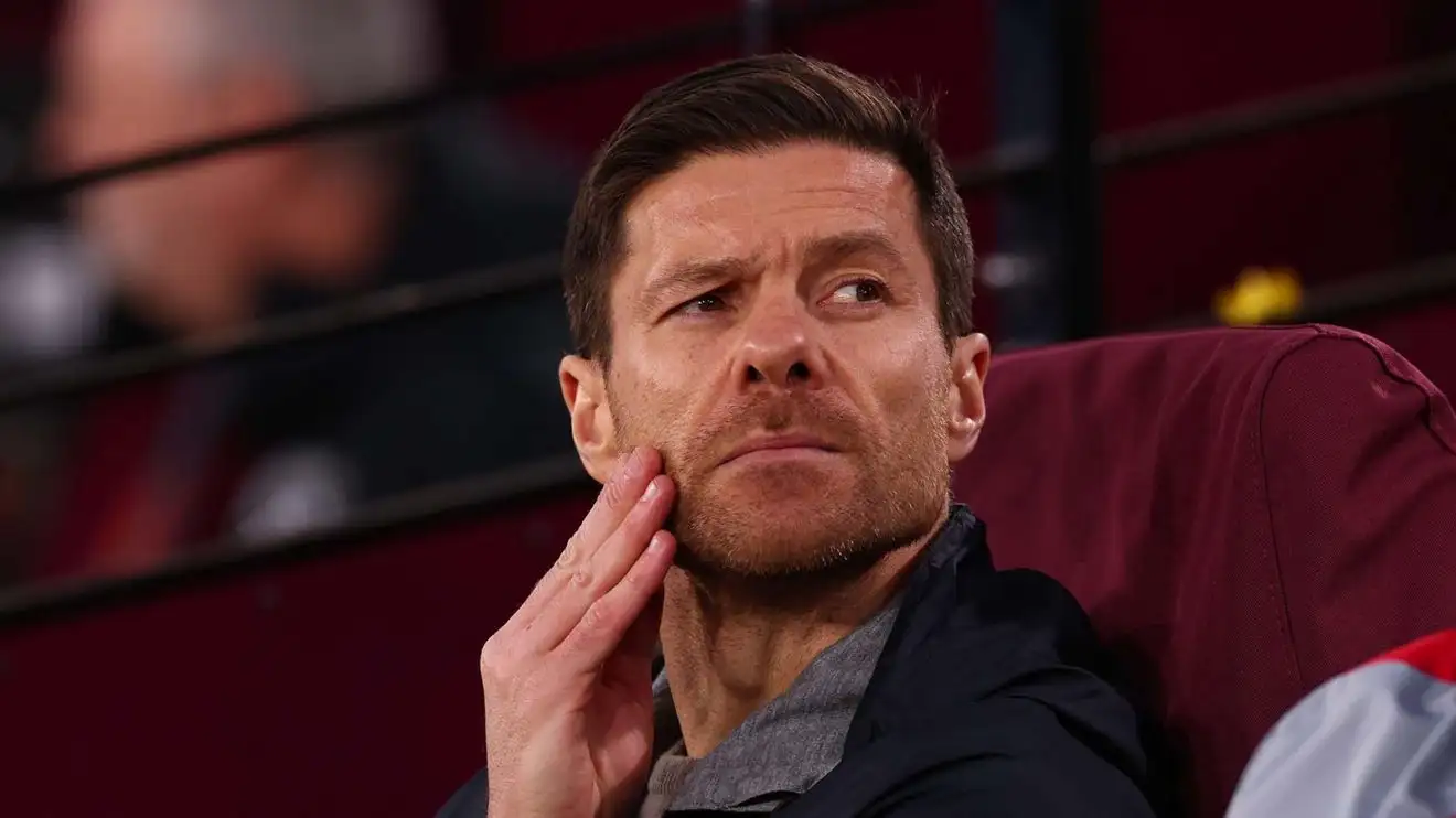 Xabi Alonso owns fired ago at Paul Merson