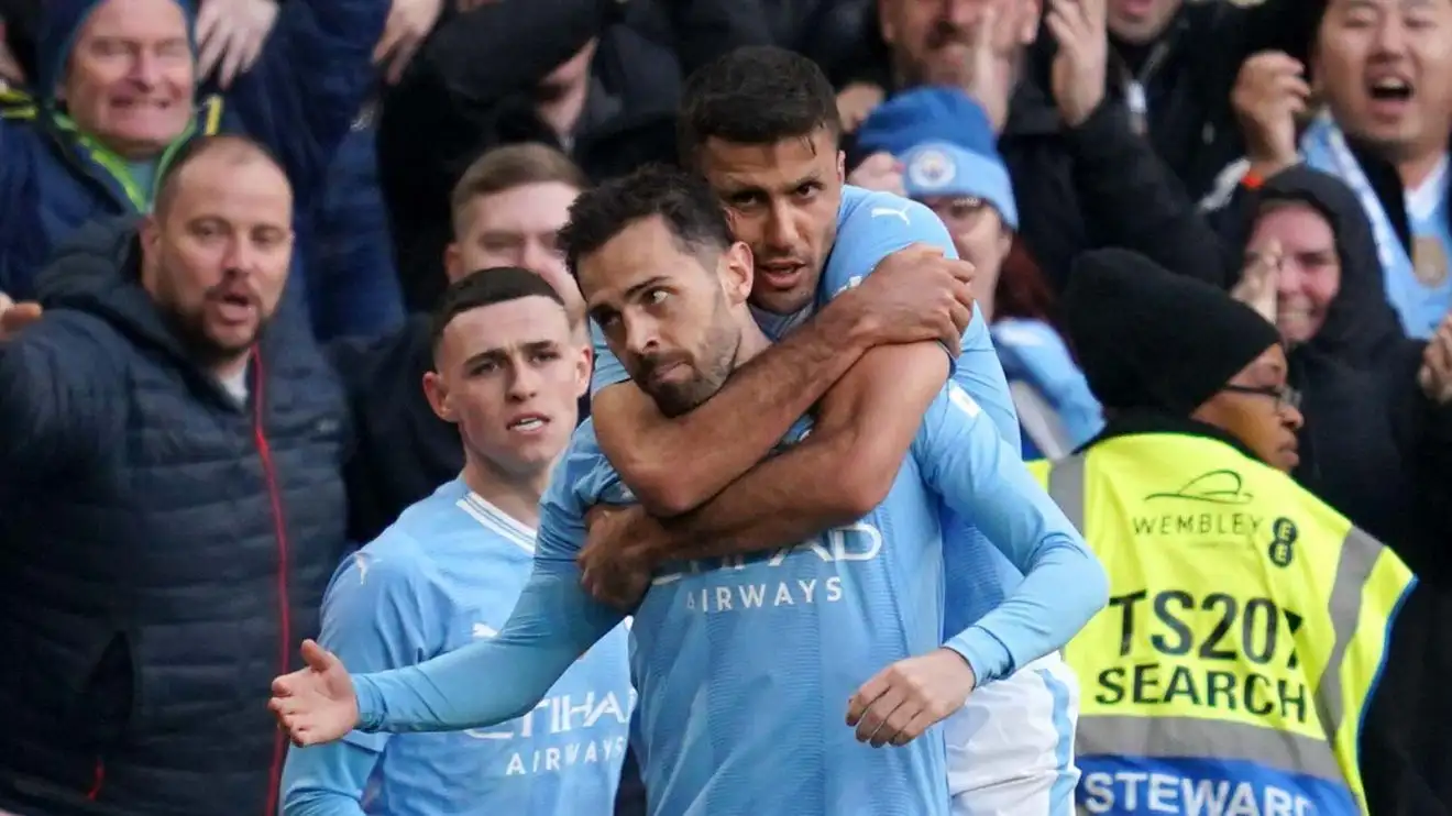 Man City: Fabrizio Romano deals Arsenal blow as club block £50m move for playmaker 1 Manchester Municipal enclosure's Bernardo Silva (centre) memorializes racking upward