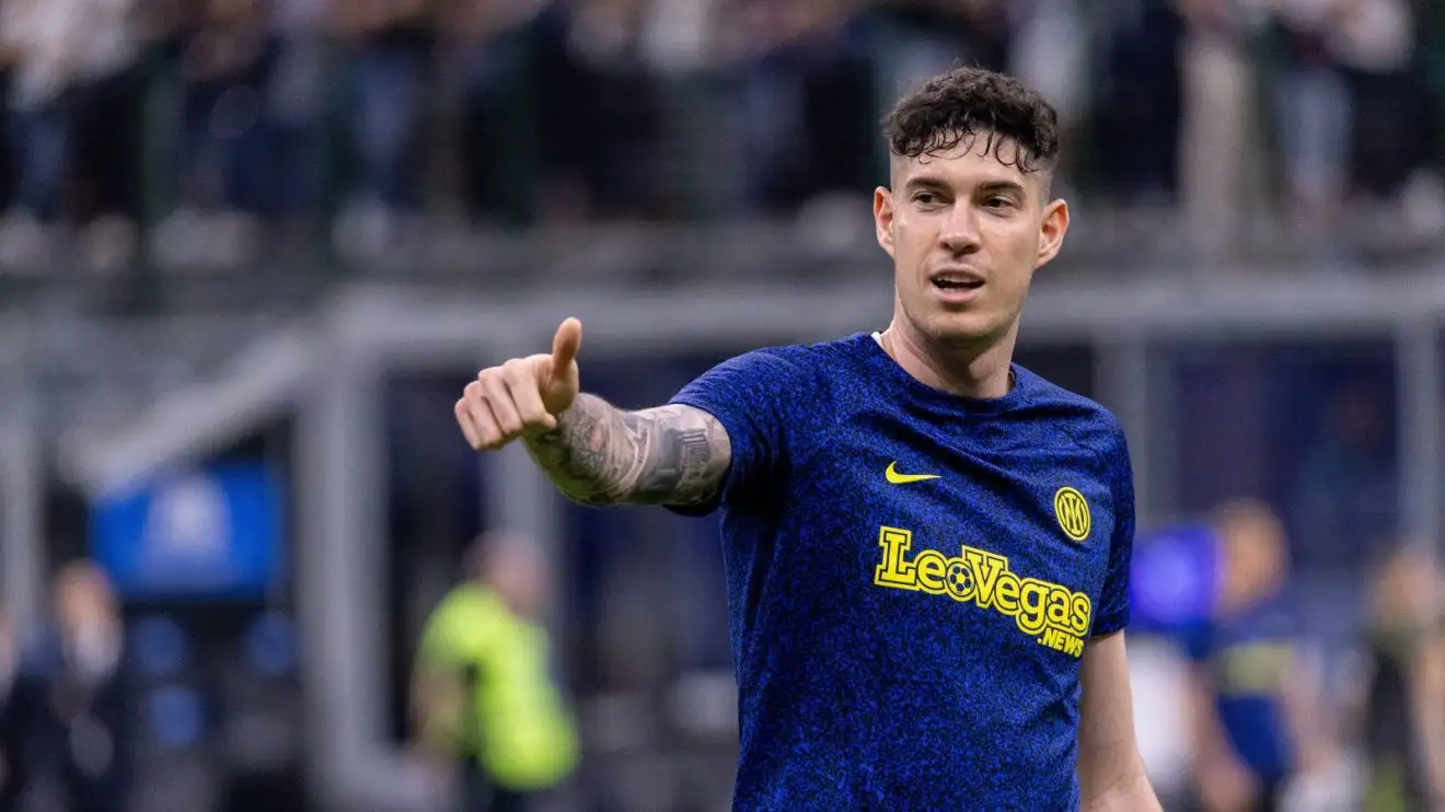Man Utd line up 'super offer' for Serie A star which 'underlines' Ten Hag 'determination' 1 Person Utd send target Alessandro Bastoni