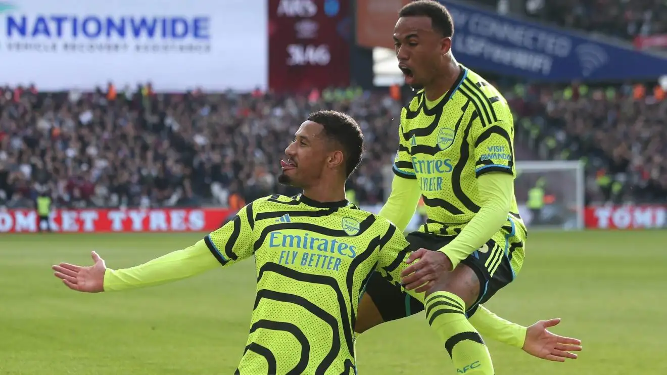 Arsenal duo praised for being 'opposite extreme' to Casemiro; 'perfect' moment v Man Utd identified 1 Arsenal defenders William Saliba and also Gabriel share joy a urge