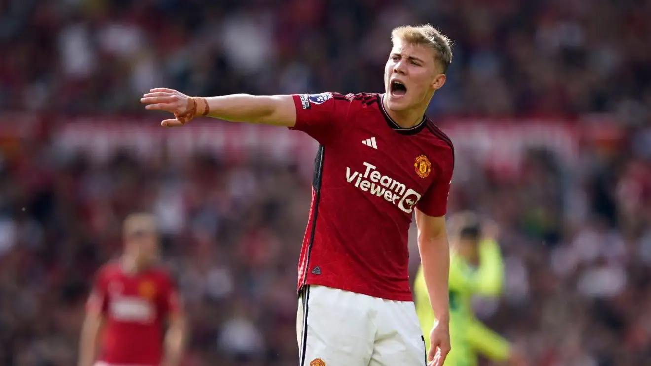 'Several' Man Utd players 'unconvinced' by Ten Hag favourite and are 'reluctant to pass the ball to him' 1 Male Utd demonstrator Rasmus Hojlund screams at his group-accomplices during a suit
