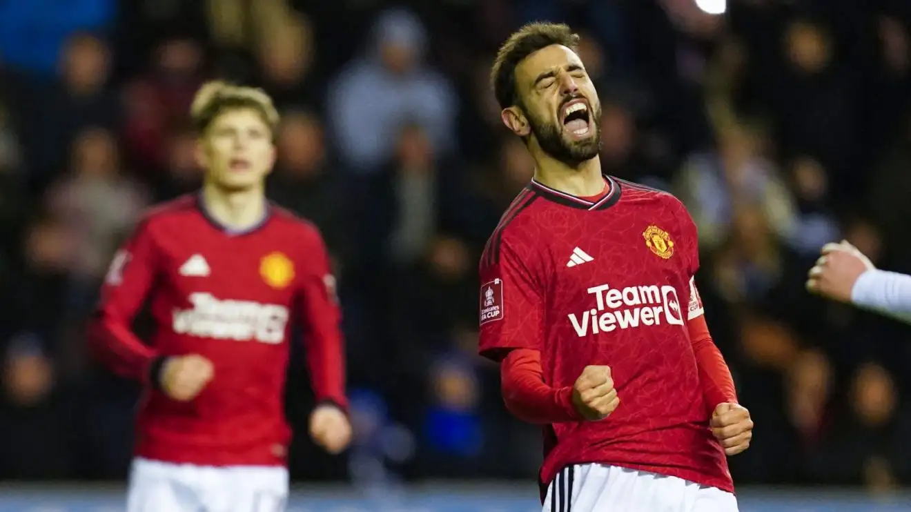 Bruno Fernandes signs new Manchester United contract as 'best moments still to come' 1 Male Utd captain Bruno Fernandes